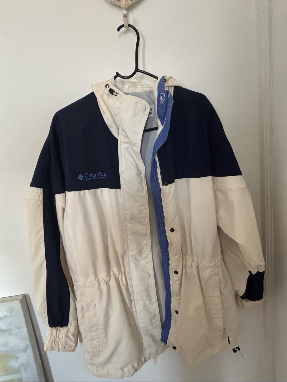 Columbia Women’s Navy and Cream activewear jacket